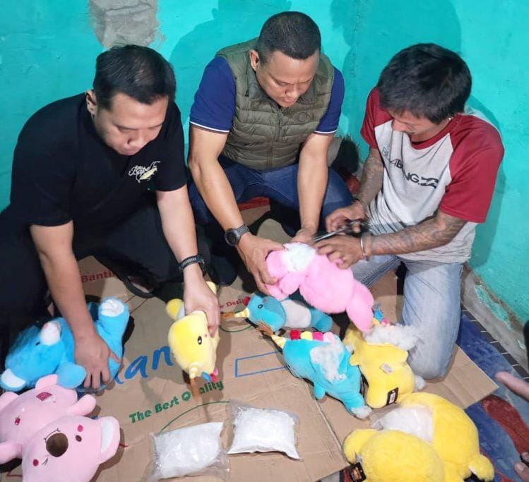 Ditresnarkoba Polda Metro Jaya mengungkap Narkotika jenis sabu 6 Kg di dalam boneka. (Dok/Humas Polri)