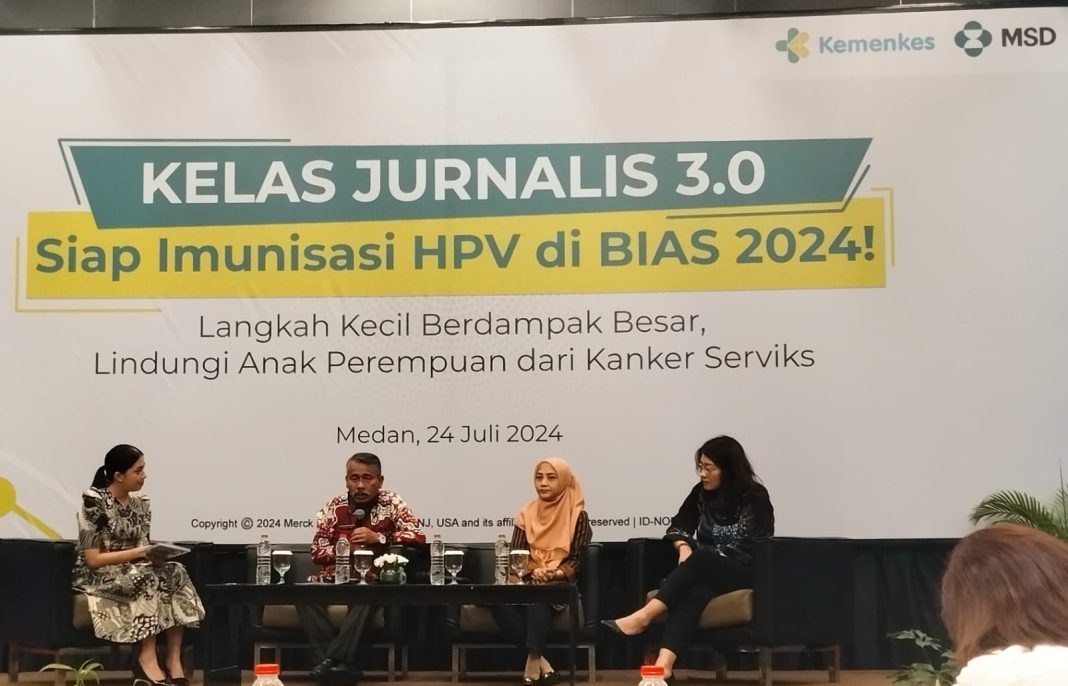 Plt Kepala Dinas Kesehatan Sumut Drs Basarin Yunus Tanjung MSi, Prof dr Ayodhia Pitaloka Pasaribu MKed (Ped) SpA (K) PhD (CTM) (dua dari kanan) serta Country Medical Lead MSD Indonesia, dr Mellisa Handoko Wiyono (paling kanan) saat menjadi narasumber pada kegiatan Kelas Jurnalis 3.0 Siap Imunisasi HPV di BIAS 2024 di Medan, Rabu (24/7/2024).