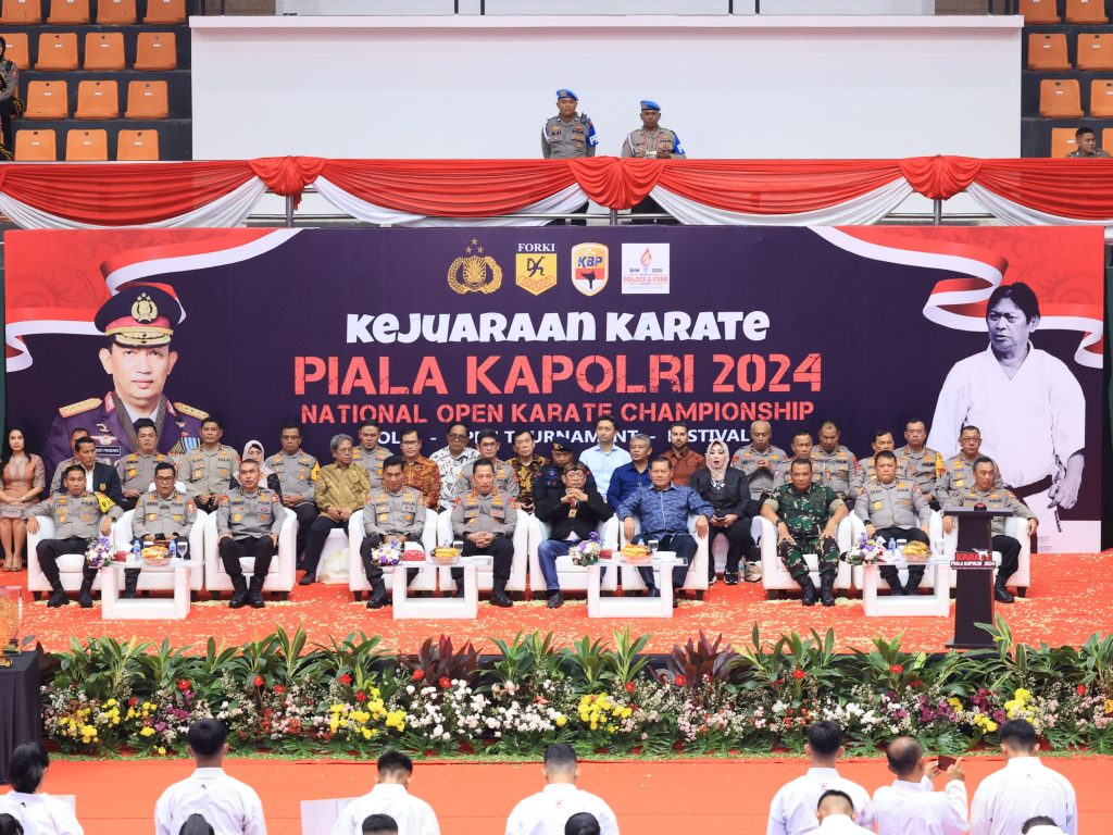 Kapolri Jenderal Pol Listyo Sigit Prabowo membuka perlombaan karate bertajuk ‘National Open Karate Championship’ di GOR Laga Tangkas, Pakansari, Kabupaten Bogor, Jawa Barat, Jumat (26/7/2024). (Dok/Humas Polri)