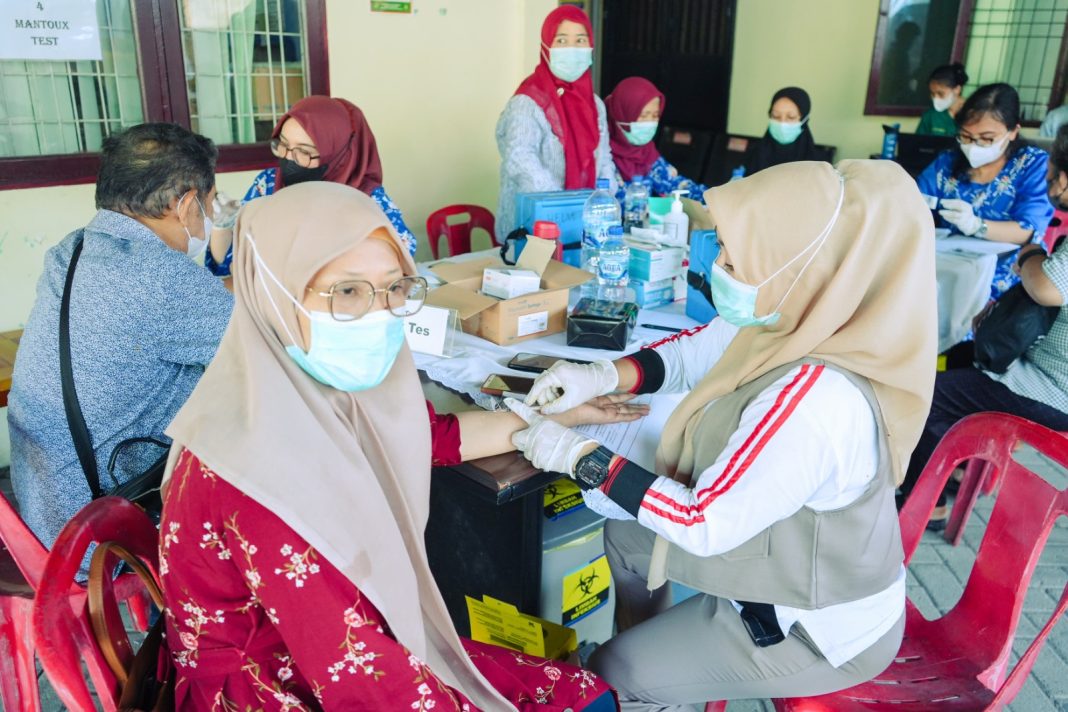 Pemko melalui Dinas Kesehatan Medan secara rutin melakukan Skrining TBC yang kali ini dipusatkan di UPT Puskesmas Helvetia, Sabtu (27/6/2024). (Dok/Kominfo Medan)