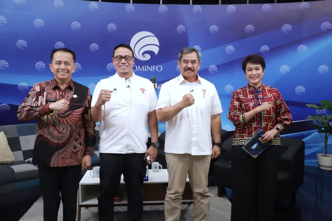 Pj Gubernur Sumut Agus Fatoni foto bersama usai menyampaikan tentang persiapan pelaksanaan PON XXI 2024, pada Dialog Forum Merdeka Barat 9, dalam rangka PON XXI Aceh-Sumut di Jakarta, Senin (29/7/2024). (Dok/Kominfo Sumut)