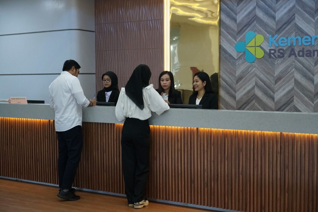 Suasana pasien mendaftar melakukan pemeriksaan kesehatan di Unit Medical Chek-Up Gedung Paviliun RS Adam Malik, Rabu (31/7/2024). (Dok/Humas RS Adam Malik)