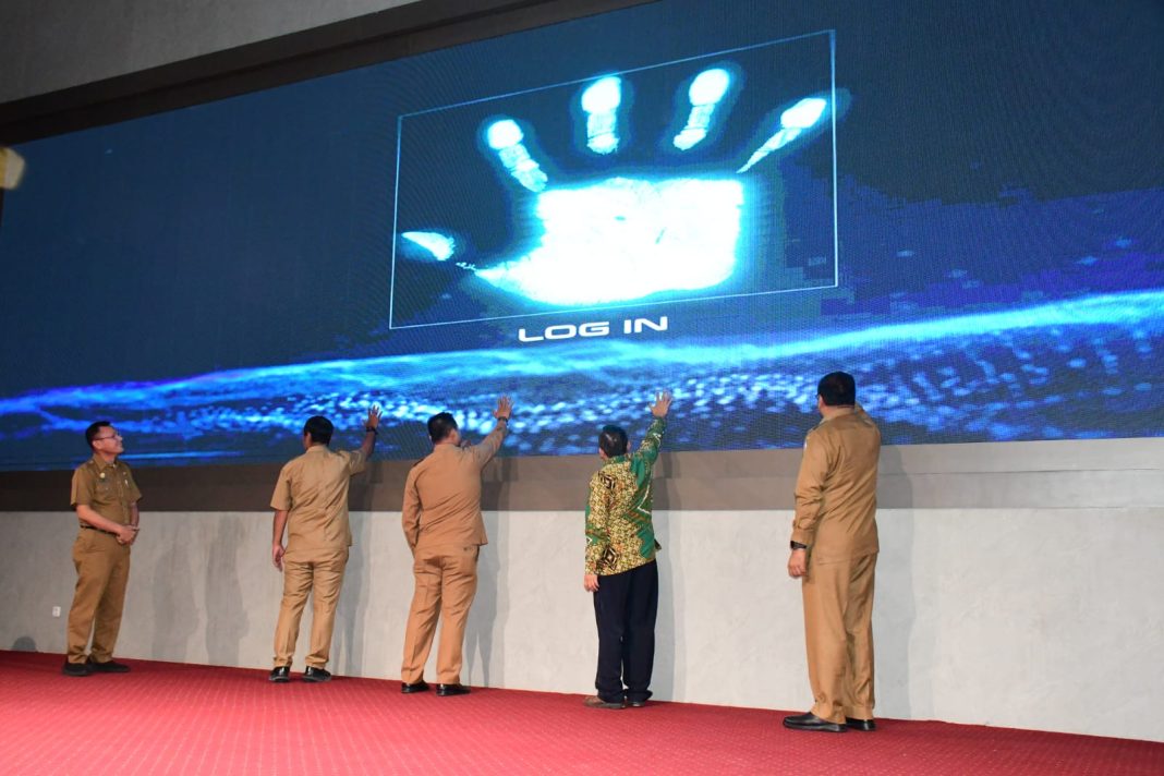 Pj Sekda Deliserdang Citra E Capah dan Kadis Kesehatan Deliserdang dr Asri Ludin Tambunan serta lainnya kick off ILP di Lubukpakam, Selasa (6/8/2024). (Dok/Kominfo Deliserdang)