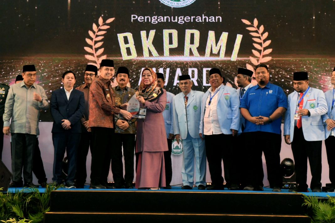 Pj Gubernur Sumut Agus Fatoni menghadiri Musyawarah Nasional DPP BKPRMI XIV 2024 dibuka secara langsung Menkopolhukam RI Hadi Tjahjanto di Ballroom Hotel Santika Dyandra Premiere, Jalan Kapten Maulana Lubis, Medan, Kamis (8/8/2024). (Dok/Kominfo Sumut)