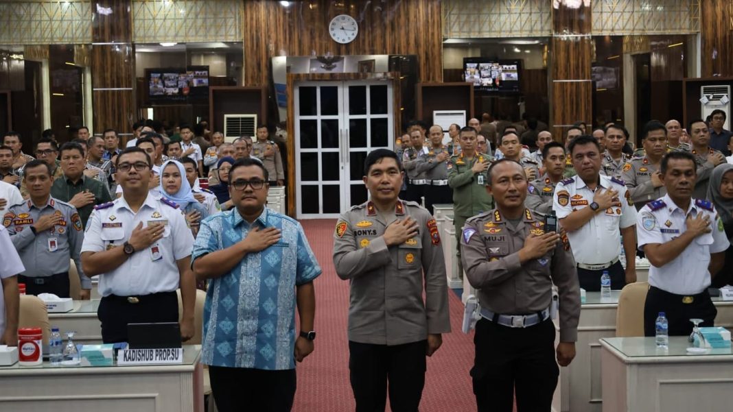 Kadishub Sumut Dr Agustinus Panjaitan menghadiri Rapat Koordinasi yang dipimpin oleh Wakapolda Sumut Brigjen Pol Rony Samtana, di Markas Polda Sumut, Kamis (8/8/2024). (Dok/Dishub Sumut)