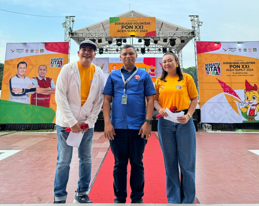 Ismael P Sinaga diabadikan sebelum melakukan sosialisasi volunteer PON XXI Aceh-Sumut 2024 di Alun Alun T Amir Hamzah, Stabat, Langkat, Sabtu (10/8/2024). (Dok/Disnaker Sumut)