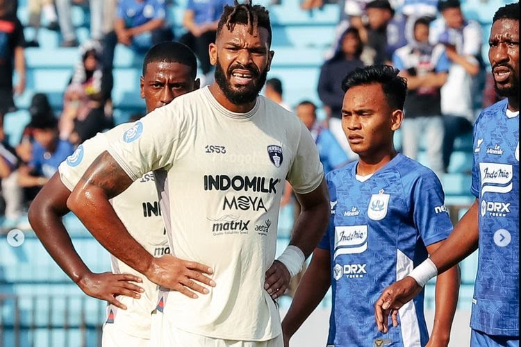 Suasana pertandingan PSIS Semarang Vs Persita Tangerang dalam laga perdana Liga 1 2024/2025 yang berlangsung di Stadion Moch Soebroto, Magelang, Minggu (11/8/2024).