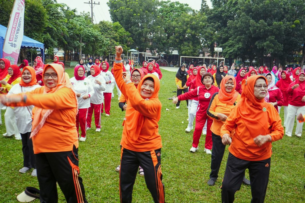 Lomba Senam Lansia Perempuan digelar LPPLU Medan di Lapangan Budi Pertiwi Kecamatan Medan Barat, Rabu (14/8/2024). (Dok/Kominfo Medan)