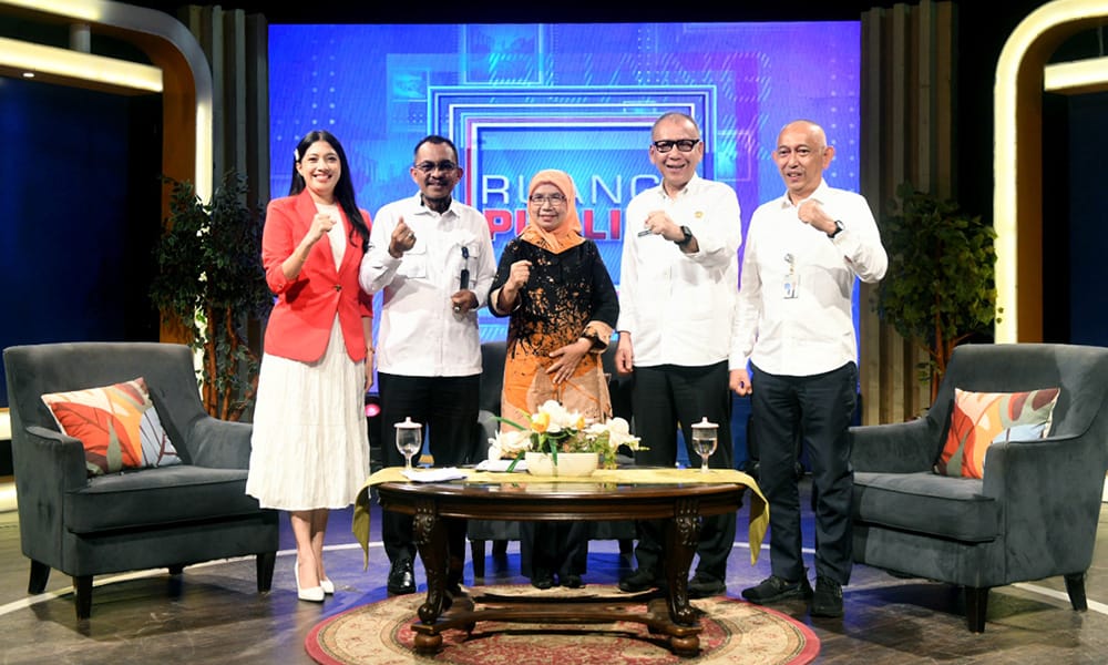 Sekretaris Umum PB PON XXI Wilayah Sumut MA Effendy Pohan bersama lainnya usai wawancara di acara Ruang Publik TVRI Sumut, Medan, Rabu (14/8/2024). (Dok/Kominfo Sumut)