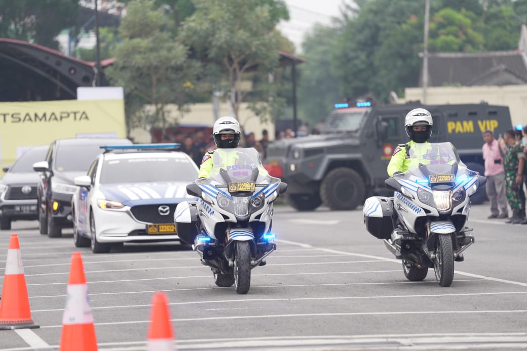 Polda Sumut menggelar simulasi Sispamkota di Lapangan Parkir Polda Sumut jelang Pilkada 2024, Kamis (15/8/2024). (Dok/Polda Sumut)