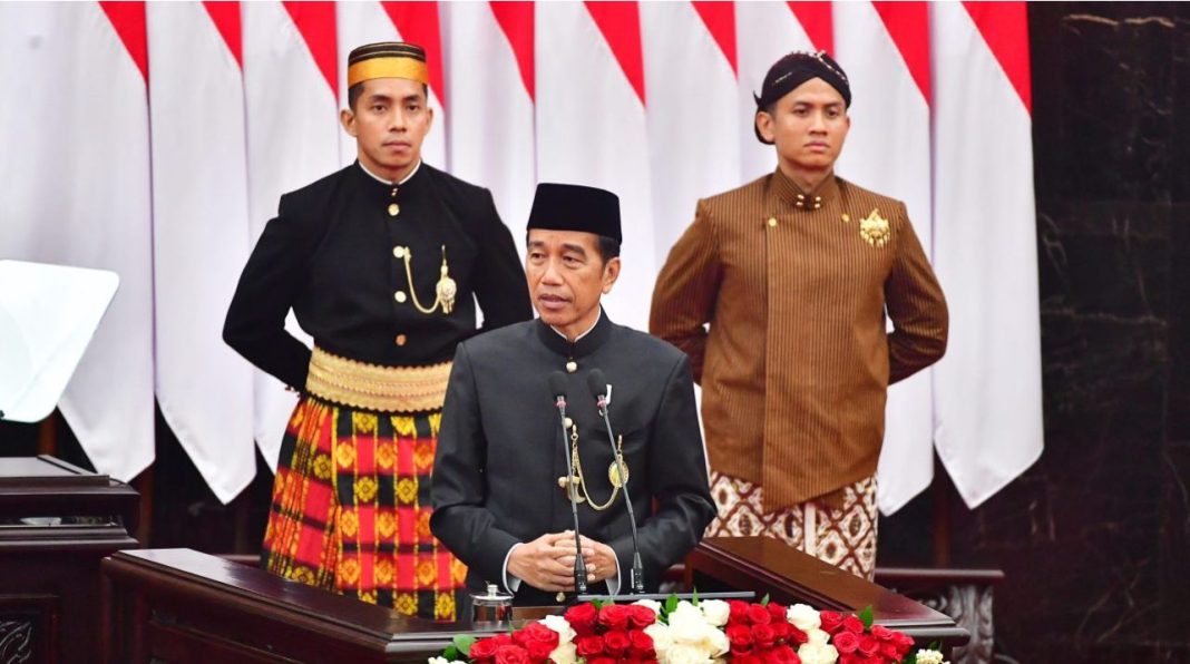 Presiden Jokowi dalam pidatonya pada Sidang Tahunan MPR RI dan Sidang Bersama DPR RI dan DPD RI Tahun 2024 di Gedung Nusantara MPR/DPR/DPD RI, Jakarta, Jumat (16/8/2024).