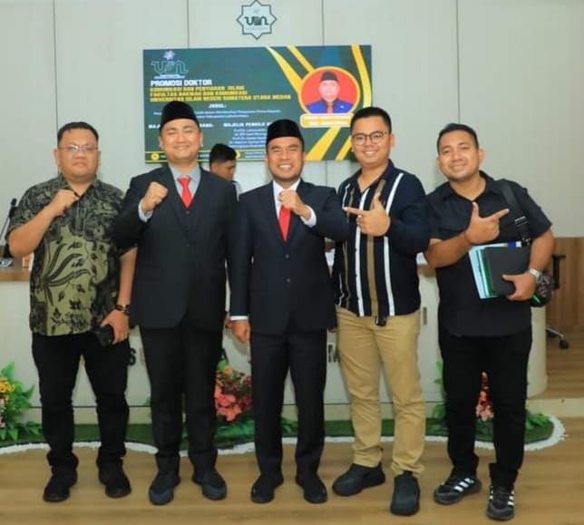 Bupati Labura Hendri Yanto Sitorus foto bersama Wakil Bupati Labura H Samsul Tanjung dan lainnya di UINSU Medan, Kamis (15/8/2024).