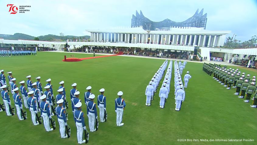 Presiden Jokowi memimpin Upacara Peringatan Detik-Detik Proklamasi Kemerdekaan Republik Indonesia ke-79 Tahun 2024 di Lapangan Upacara Istana Negara IKN, Kabupaten Penajam Paser Utara, Provinsi Kalimantan Timur Sabtu (17/8/2024).