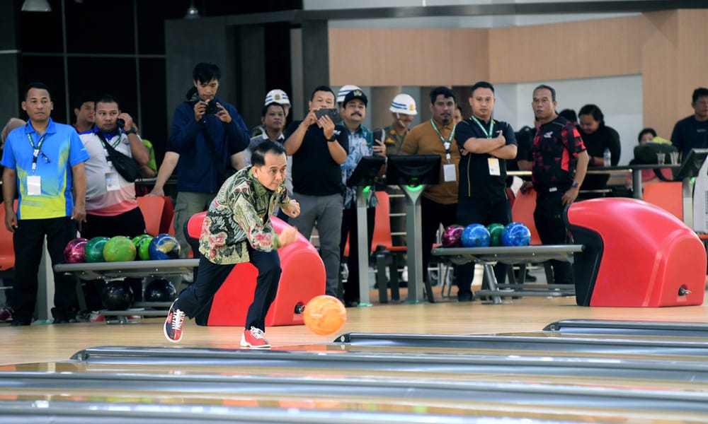 Pj Gubernur Sumut Dr Agus Fatoni resmi membuka test event untuk cabor bowling dan karate, Jumat (23/8/2024). (Dok/Kominfo Sumut)