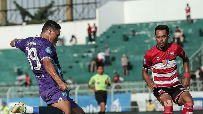 Persita Tangerang berhasil mencuri tiga poin penting dari markas Madura United dalam laga pekan ketiga Liga 1 2024/2025 yang digelar di Stadion Gelora Bangkalan, Sabtu (24/8/2024).