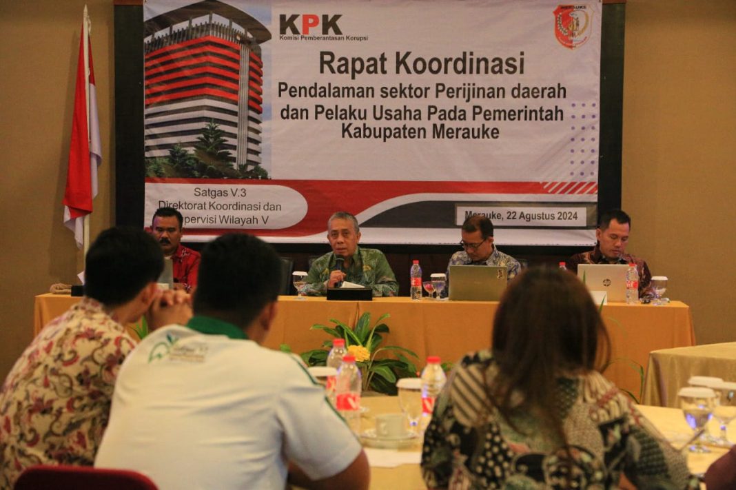 Acara rapat koordinasi diadakan di Ballroom Hotel Swiss-Belhotel Merauke membahas identifikasi dan mitigasi risiko korupsi terkait perizinan daerah, Kamis (22/8/2024). (Dok/KPK)