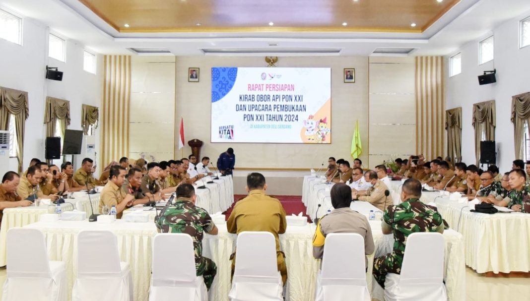 Suasana rapat rapat persiapan dukungan kirab Obor Api dan upacara pembukaan PON XXI di Lubukpakam, Senin (26/8/2024). (Dok/Kominfo Deliserdang)