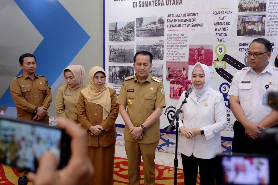 Pj Gubernur Sumut Agus Fatoni menghadiri Ekspose Nasional Perubahan Iklim di Aula Raja Inal Siregar Kantor Gubernur Sumut, Jalan Diponegoro, Kota Medan, Senin (26/8/2024). (Dok/Kominfo Sumut)