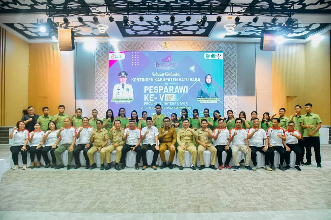 Pj Bupati Batubara Heri Wahyudi melepas kontingen Pesparawi ke V tingkat Provinsi Sumut di Aula Kantor Bupati, Selasa (27/8/2024).