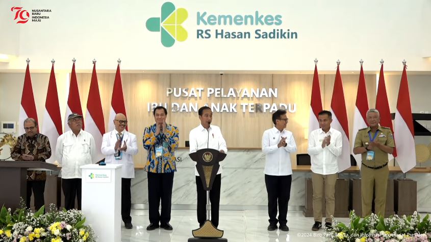 Presiden Jokowi Resmikan Gedung Pelayanan Kesehatan Ibu dan Anak Rumah Sakit Hasan Sadikin Bandung, Kamis (29/8/2024).