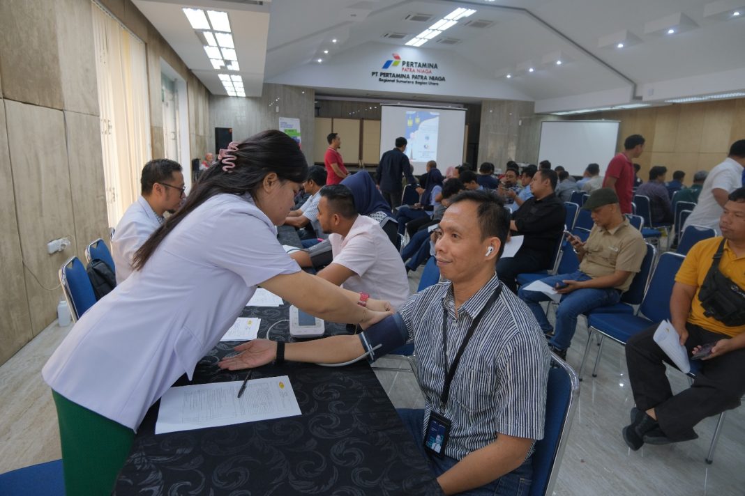 Menyemarakkan HUT ke-79 RI, PT Pertamina Patra Niaga Regional Sumbagut sukses menyelenggarakan kegiatan donor darah di Kantor Pertamina Patra Niaga Regional Sumbagut, Medan yang diikuti sebanyak 146 pendonor darah, Kamis (22/8/2024).