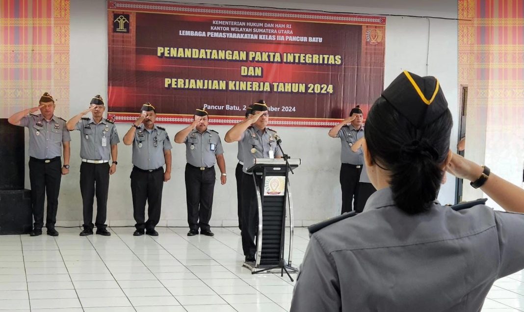 Penandatanganan yang digelar di Aula 2 Lapas Pancurbatu ini dipimpin langsung Kepala Lapas Kelas IIA Pancurbatu Nimrot Sihotang, Senin (2/9/2024). (Dok/Lapas Pancurbatu)