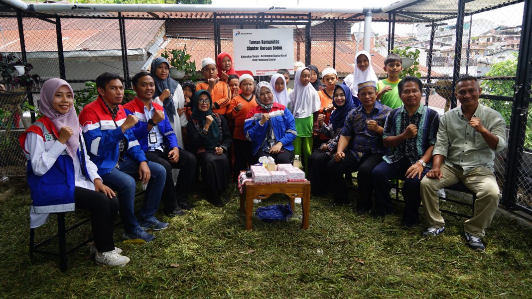 Wali Kota Pematangsiantar Susanti Dewayani meresmikan Program Siantar Haroan Bolon program CSR PT Pertamina Patra Niaga FT Pematangsiantar di Kelurahan Banjar, Kecamatan Siantar Barat, Kota Pematangsiantar, Jumat (30/8/2024).