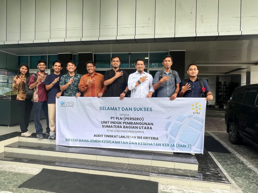 PLN UIP Sumbagut di audit selama 5 hari mulai 26-30 Agustus 2024 di tiga lokasi, dan tim yang menerima tim audit foto bersama. (Dok/PLN)