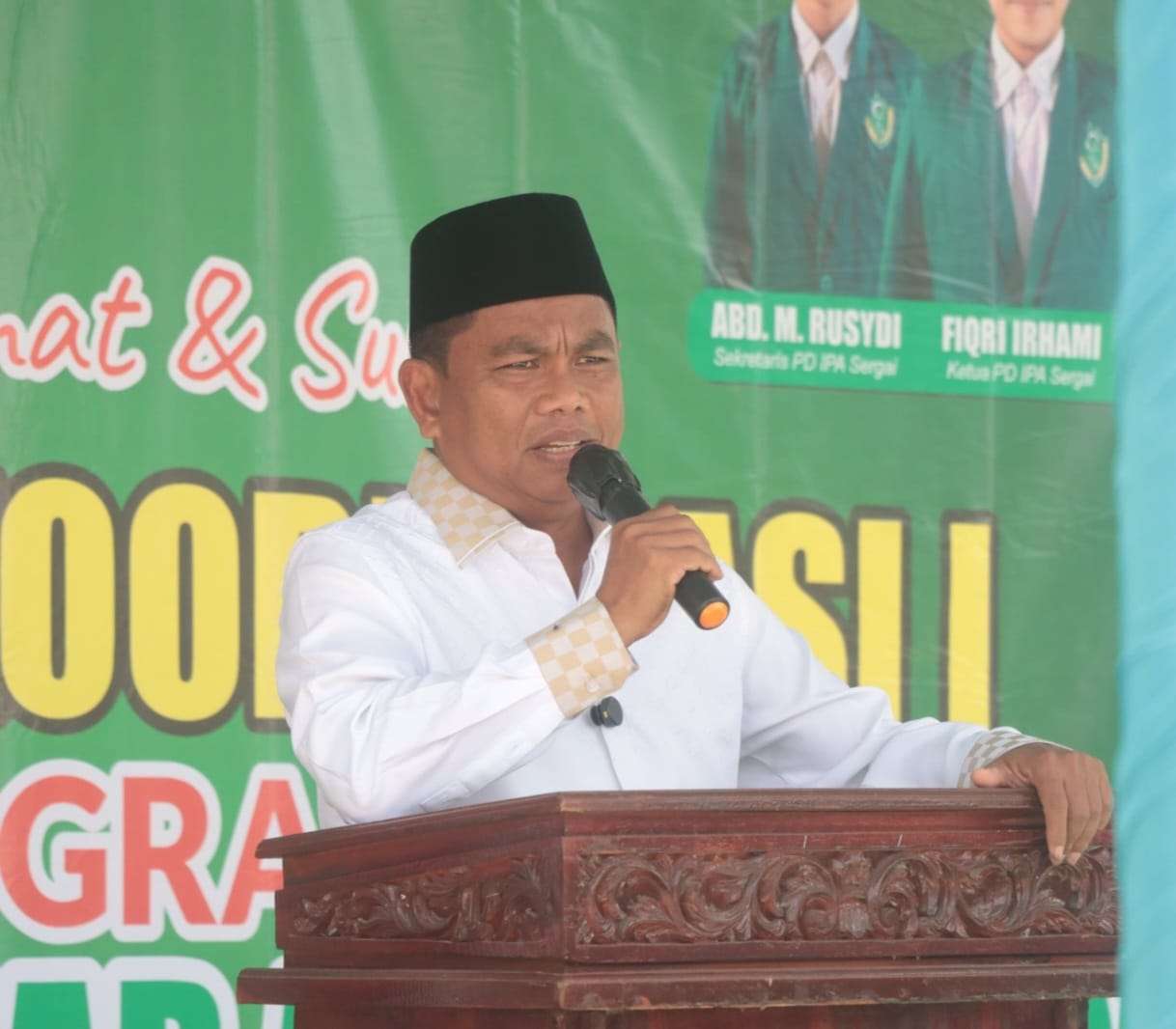 Bupati Sergai, H Darma Wijaya menyampaikan sambutan saat menghadiri rapat koordinasi dan upgrading IPA Sergai di Desa Pematang Guntung, Kecamatan Telukmengkudu, Jumat (6/9/2024). (Dok/Kominfo Sergai)