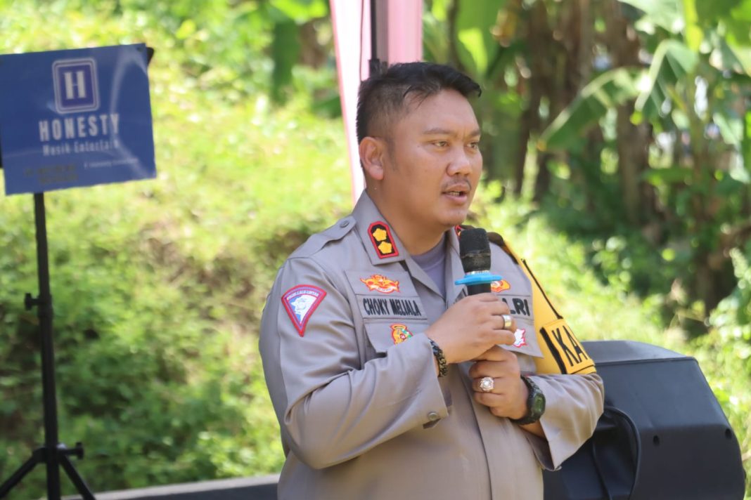 Forkopimda Kabupaten Simalungun menggelar sosialisasi tentang bahaya narkoba di wilayah tersebut. Kegiatan sosialisasi dilaksanakan di Balai Desa Silou Kahean, Jumat (6/9/2024), dengan tujuan memberikan pemahaman kepada masyarakat terkait dampak buruk narkoba serta upaya pencegahannya. (Dok/Humas Polres Simalungun)