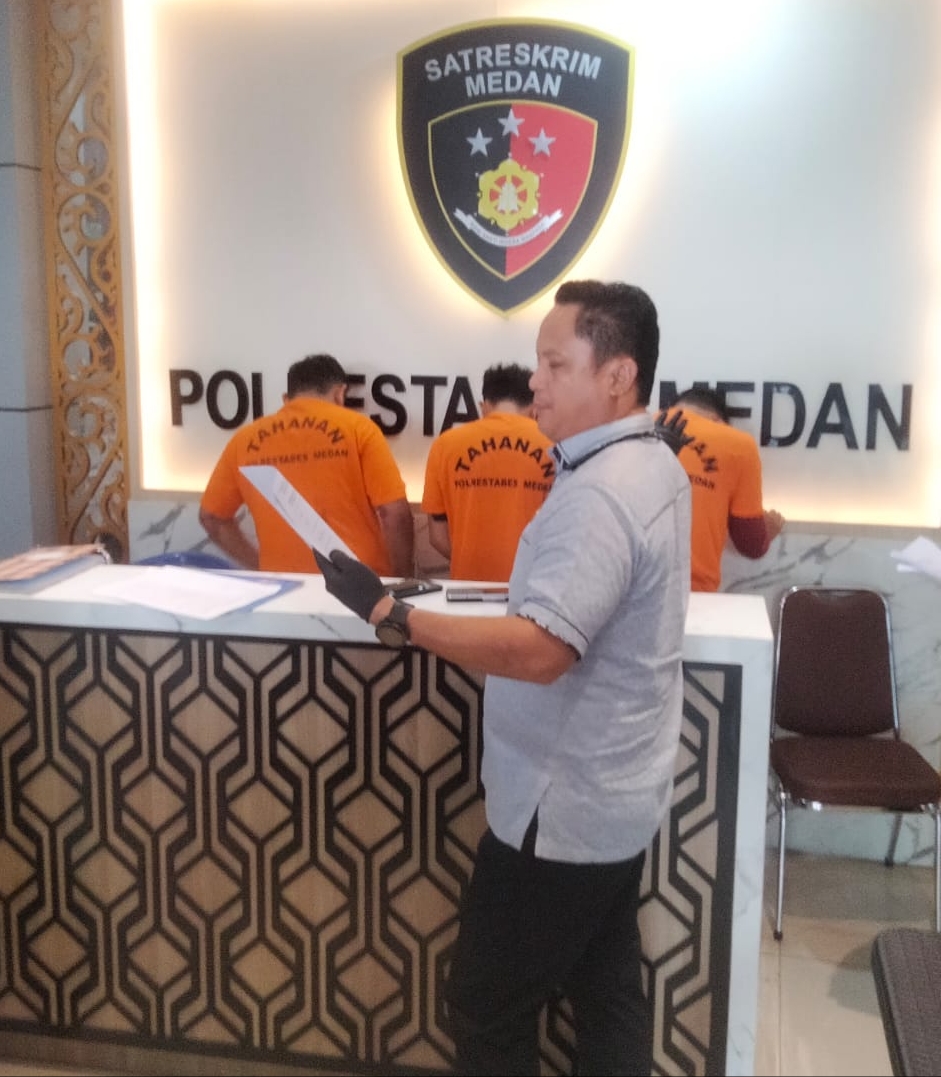 Ketiga pelaku spesialis curanmor masing-masing berinisial SHB, RRA dan MFT alias Manggor yang ditembak polisi diamankan di Mako Sat Reskrim Polrestabes Medan, Sabtu (7/9/2024). (Dok/Polrestabes Medan)