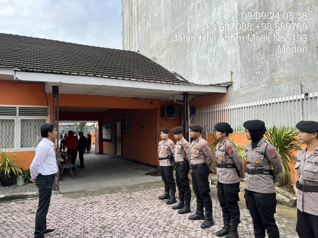 Polda Sumut siagakan 23 personel di Kantor KPU dan Bawaslu, Senin (9/9/2024). (Dok/Polda Sumut)