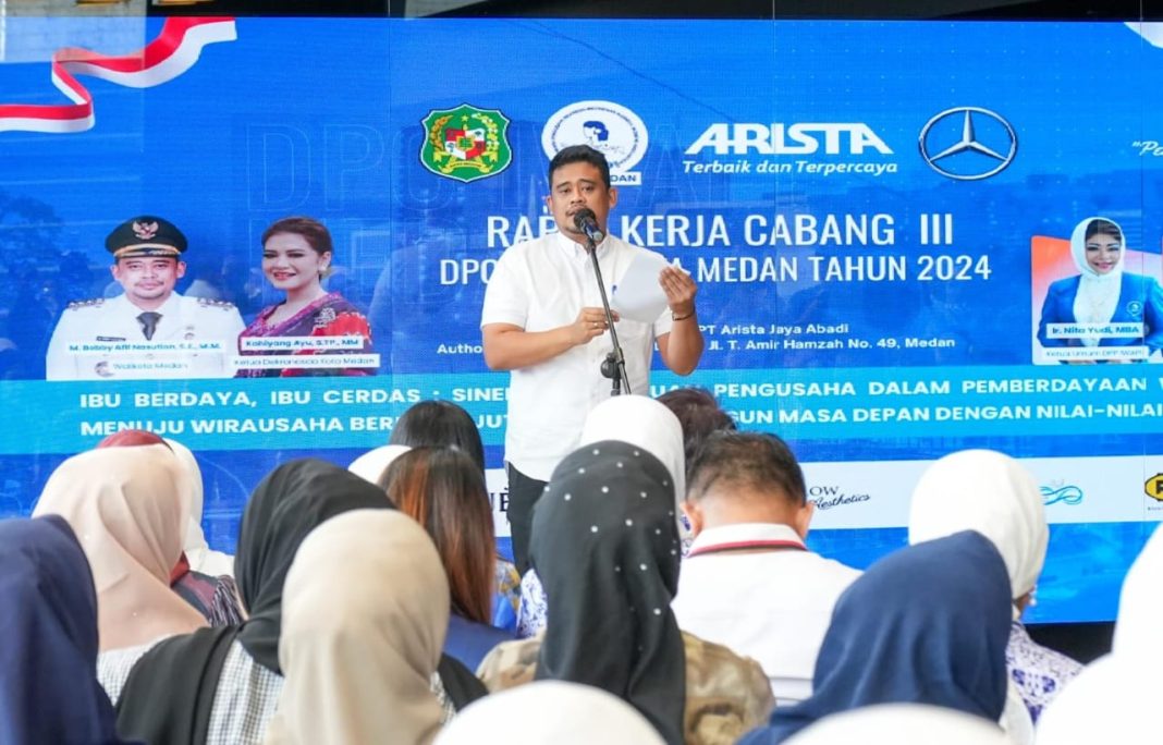 Wali Kota Medan Bobby Nasution dalam acara Rakercab III IWAPI Kota Medan Tahun 2024 yang diadakan di PT Arista Jaya Abadi, Jalan T Amir Hamzah, Sabtu (7/9/2024).