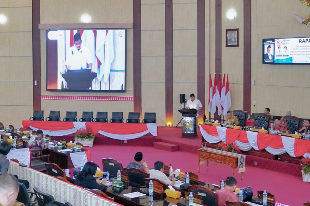 Wali Kota Medan Bobby Nasution dalam rapat paripurna DPRD Medan yang berlangsung di Gedung DPRD Medan, Senin (9/9/2024).