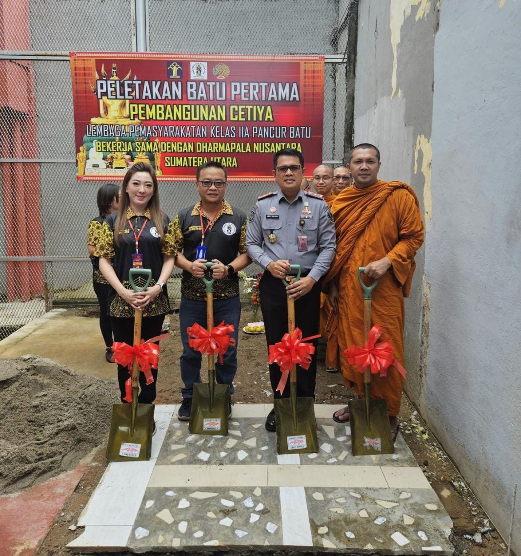 Lapas Kelas IIA Pancurbatu, Kanwil Kemenkumham Sumut, menggelar prosesi peletakan batu pertama pembangunan Cetiya, tempat ibadah bagi warga binaan beragama Buddha dan Hindu, Selasa (10/9/2024). (Dok/Lapas Pancurbatu)