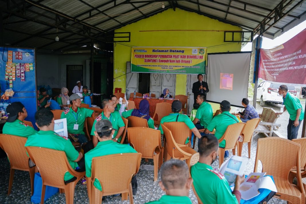 Untuk membantu masyarakat meningkatkan perekonomian Kelurahan Belawan Sicanang, Kecamatan Medan Belawan, menggelar workshop pembuatan pelet ikan yang merupakan inovasi dengan memanfaatkan potensi yang ada di wilayah itu, Selasa (10/9/2024). (Dok/Kominfo Medan)