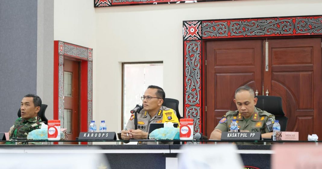 Polda Sumut menggelar rapat koordinasi pengamanan untuk acara penutupan PON XXI Aceh-Sumut 2024 di Aula Tribrata, Polda Sumut, Kamis (12/9/2024).