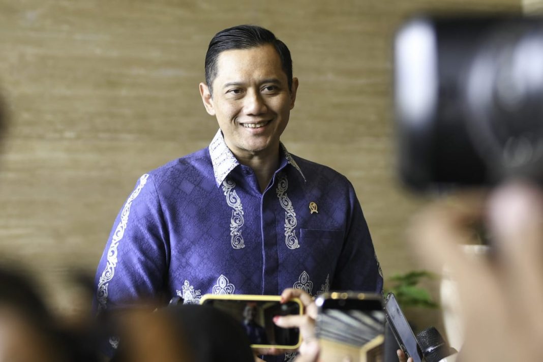 Menteri ATR/BPN Agus Harimurti Yudhoyono dalam keterangan pers setelah menghadiri Sidang Kabinet Paripurna yang dipimpin Presiden Jokowi di Istana Garuda, Ibu Kota Nusantara, Provinsi Kalimantan Timur, Jumat (13/9/2024). (Dok/Humas Setkab)