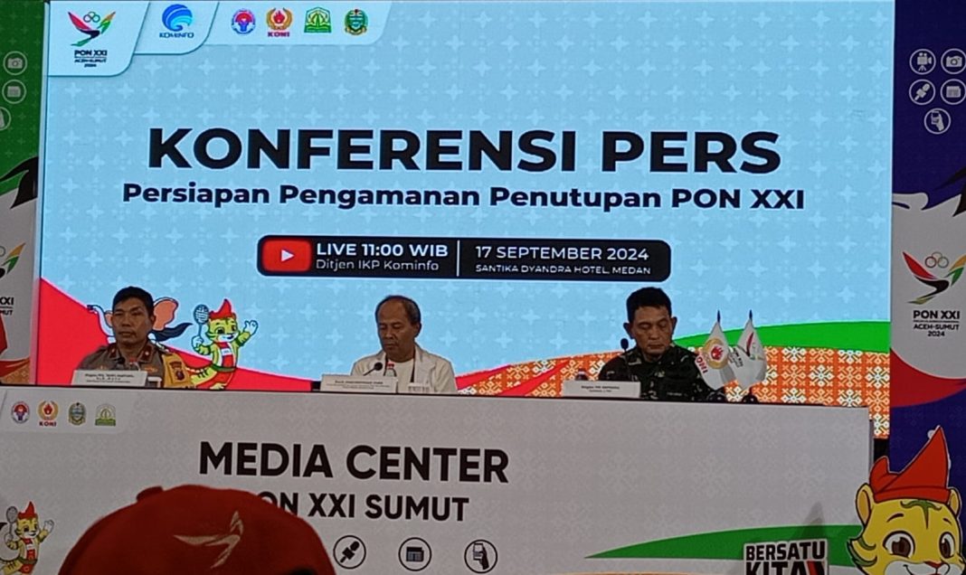 Wakapolda Sumut Brigjen Pol Rony Samtana SIK MTCP, Kasdam I/BB Brigader Jenderal TNI Refrizal menggelar konferensi pers Pengangamanan Penutupan PON XXI Aceh-Sumut di Ruang Nedia Center Hotel Santika Medan, Selasa (17/9/2024).