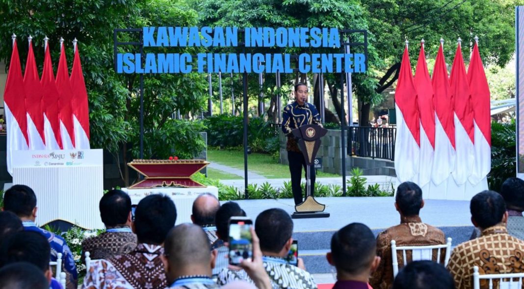 Presiden Jokowi meresmikan Kawasan IIFC di Jakarta, Selasa (17/9/2024).