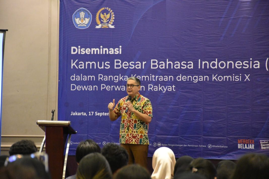 Kepala Pusbanglin Imam Budi Utomo saat Diseminasi KBBI Kemitraan dengan Komisi X DPR RI di Jakarta, Selasa (17/9/2024). (Dok/Kemendikbudristek)