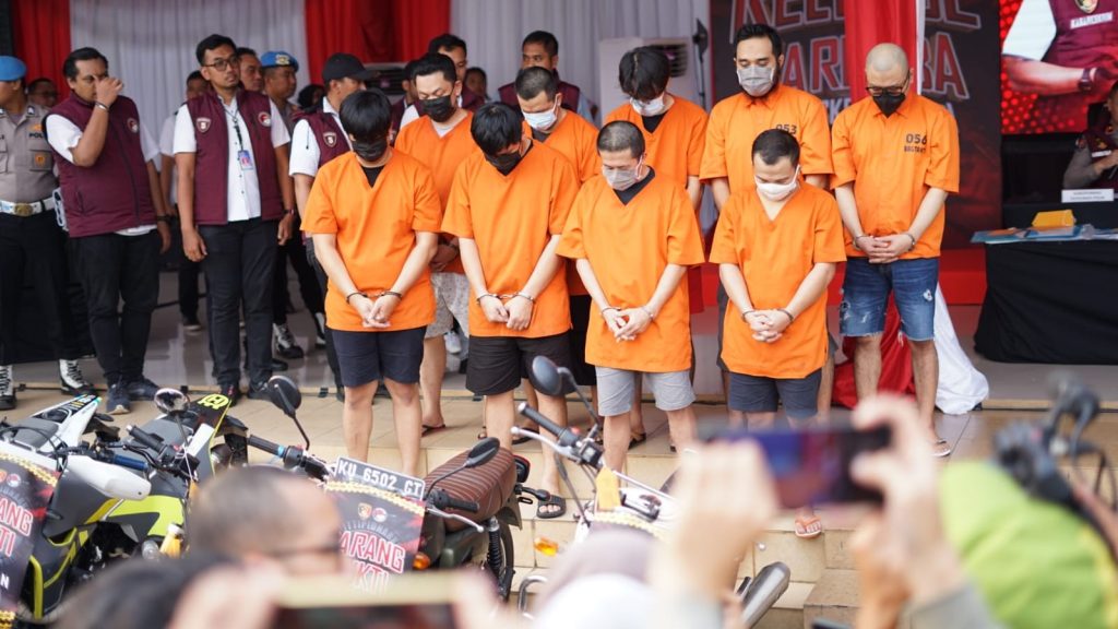 Konferensi pers terkait pengungkapan kasus pencucian uang Rp 2,1 triliun dari narkoba di Lapangan Bhayangkara, Jakarta Selatan, Rabu (18/9/2024). (Dok/Humas Polri).