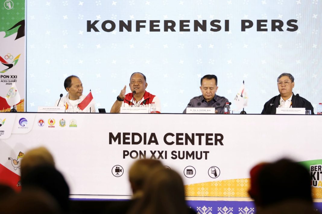 Pj Gubernur Sumut Agus Fatoni, Ketua Umum KONI Pusat Letjen (Purn) Marciano Norman, dan Direktur IKPMK Kominfo Bambang Dwi Anggono SSos MEng menggelar konferensi pers di Media Center Hotel Santika Medan, Kamis (19/9/2024).