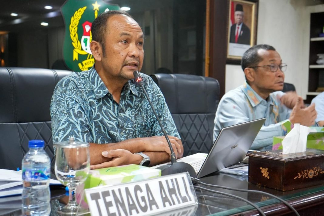 Pemko Medan melalui Brida menggelar Seminar Akhir Kajian Pemanfaatan Sumur Laluan (Groud Water Recharge) dalam upaya mengurangi genangan air hujan, Jumat (20/9/2024), Ruang Rapat II Kantor Wali Kota Medan. (Dok/Humas)