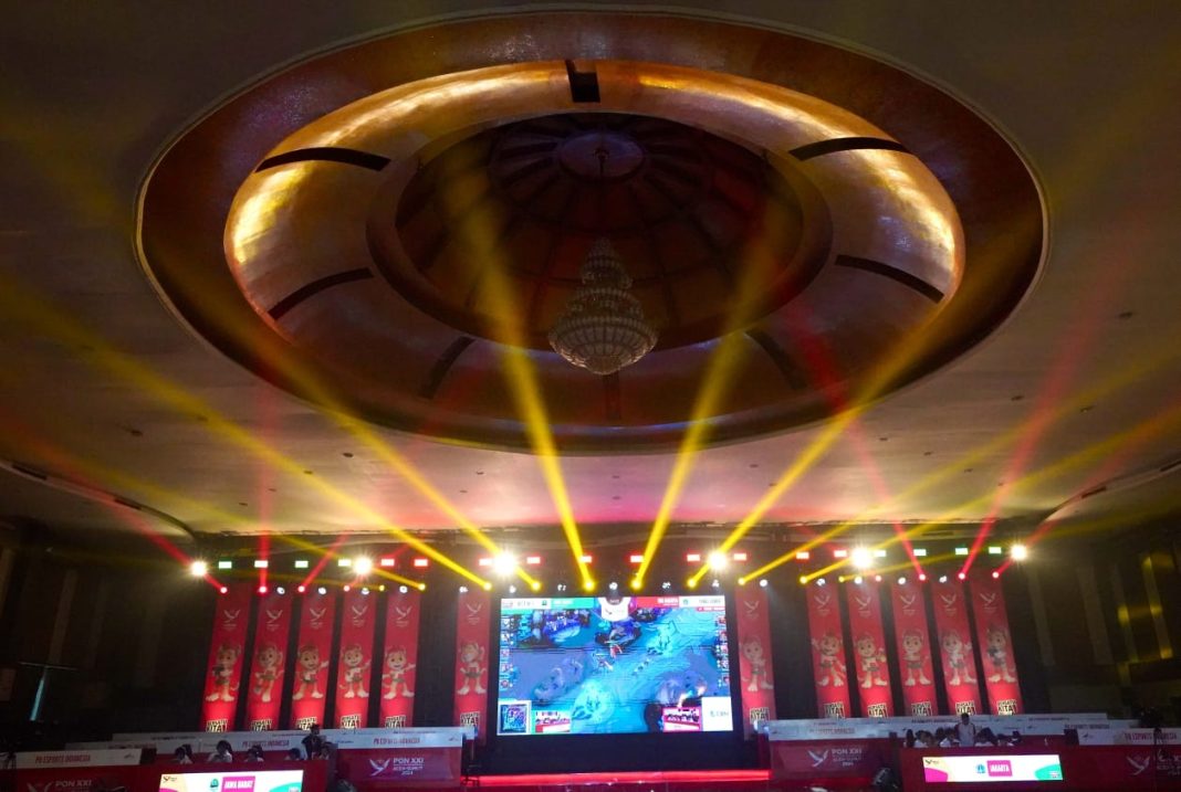 Suasana pertandingan cabor Esports kategori Final Lower Bracket Lokapala beregu terbuka PON XXI Aceh-Sumut 2024, Medan International Convention Center, Kamis (19/9/2024). (Dok/PB PON XXI Sumut)