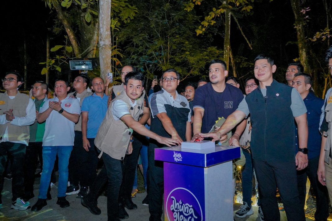 Magical Forest Dhuna Glow atau wisata hutan bercahaya di kawasan Medan Zoo secara resmi di Soft Launching oleh Wali Kota Medan Bobby Nasution, Jumat (20/9/2024) di Medan Zoo. (Dok/Kominfo Medan)