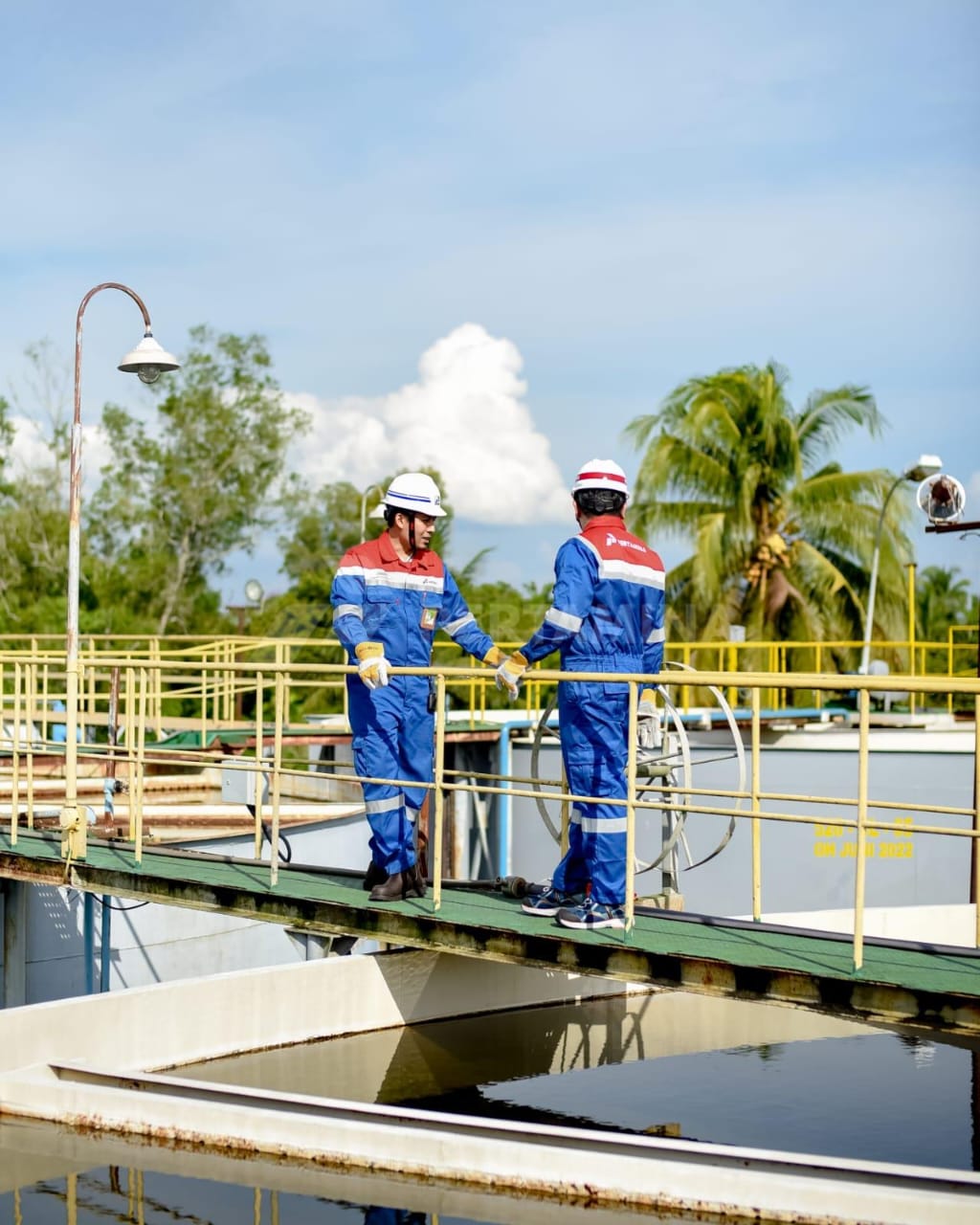 Kilang Dumai dalam pengelolaan air bersih berkelanjutan di Hari Pemantauan Air Sedunia. (Dok/Pertamina)