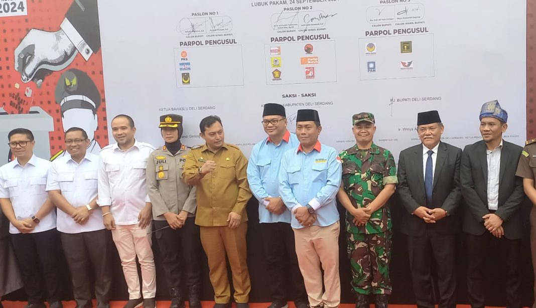 Tiga Paslon foto bersama dengan Forkopimda Deliserdang, usai menandatangani Deklarasi damai, Selasa (24/9/2024) di Lubukpakam.