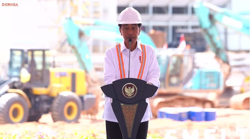 Presiden Jokowi meresmikan Injeksi Bauksit Perdana Smelter Grade Alumina Refinery (SGAR) PT Borneo Alumina Indonesia di Kabupaten Mempawah, Provinsi Kalimantan Barat, Selasa (24/9/2024). (Dok/BPMI Setpres)