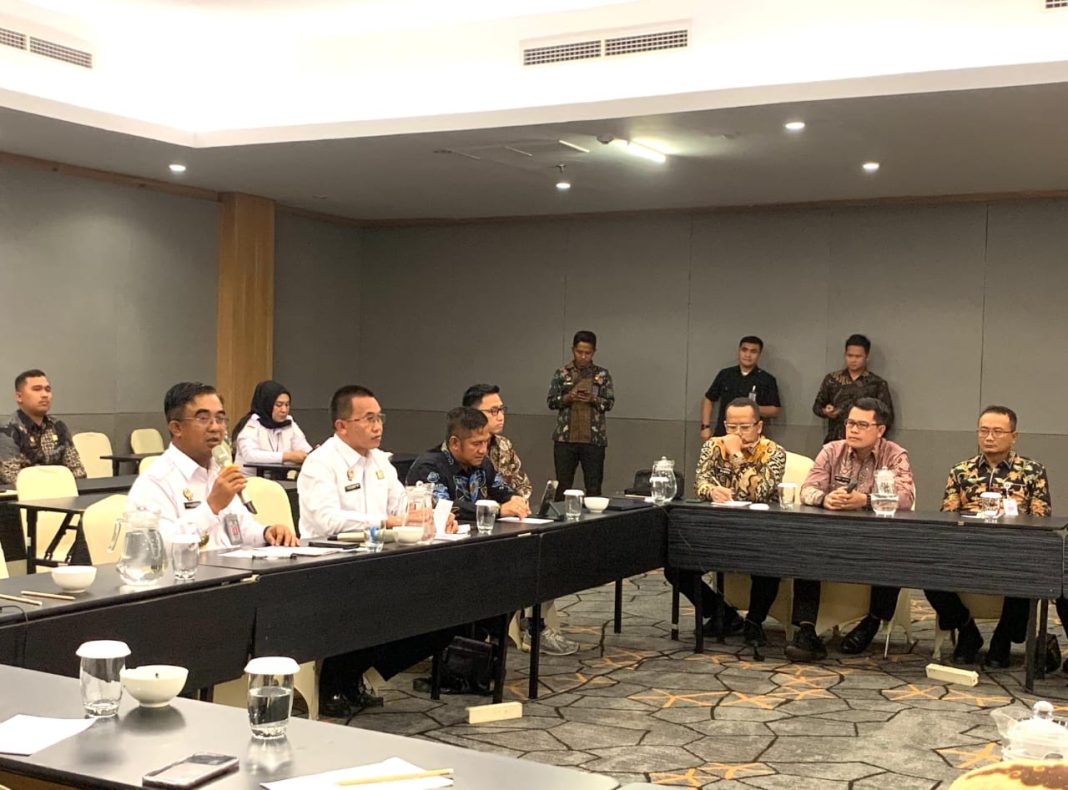 Kepala Lapas Kelas IIA Pancurbatu Nimrot Sihotang mengikuti FGD untuk penyusunan standar pengamanan tahun 2024, Rabu (25/9/2024). (Dok/Lapas Pancurbatu)